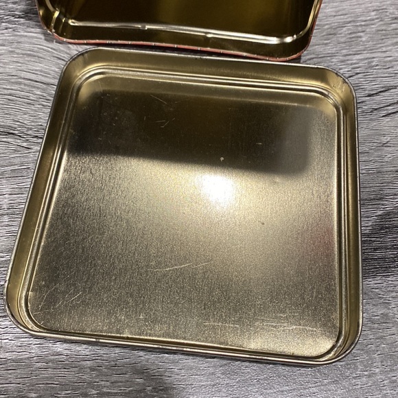 Neilson Crispy Crunch Candy Shop - Empty Collector’s Tin - Picture 13 of 13